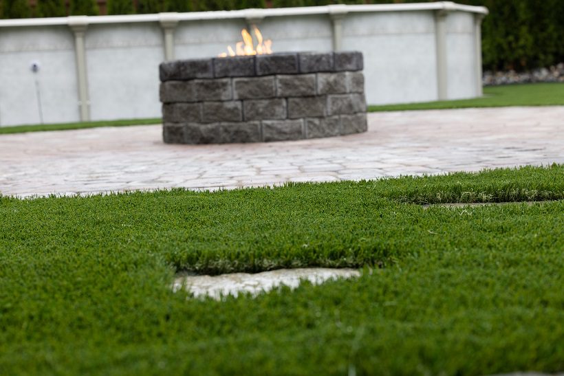 Premium Grass Blades Evergreen Elite in Maple Ridge
